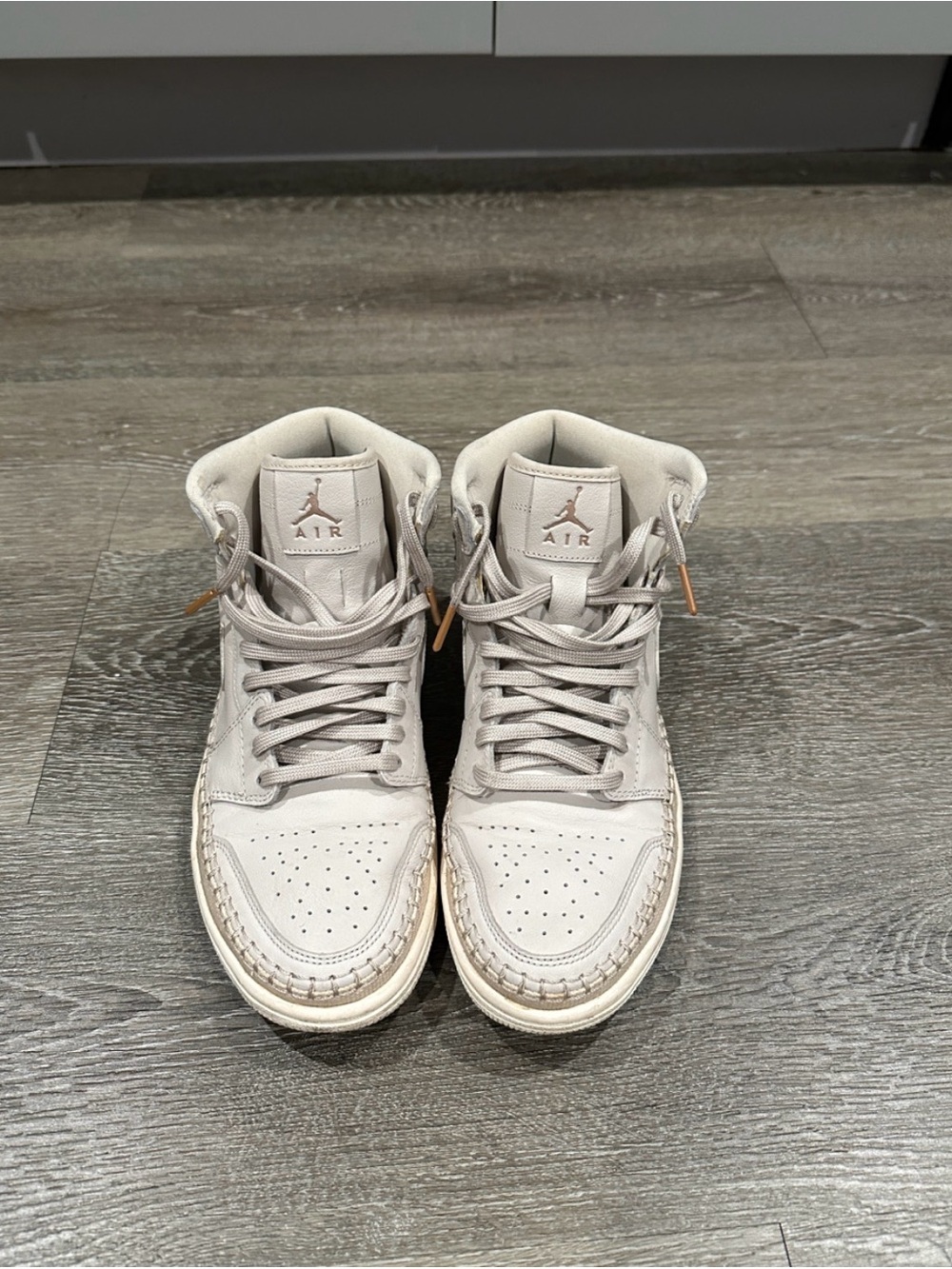 Jordan 1 Retro High
Desert Sand (Women's)
